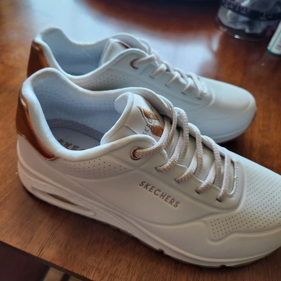 White and rose gold sketchers sz8 - Picture 2 of 3
